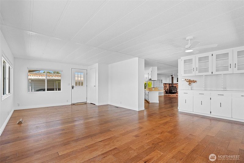 5th image of 1402 22ND Street NE #252