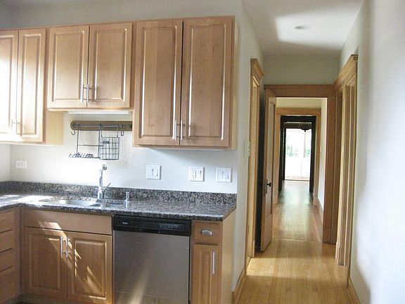 4th image of 1253 W Thorndale Ave