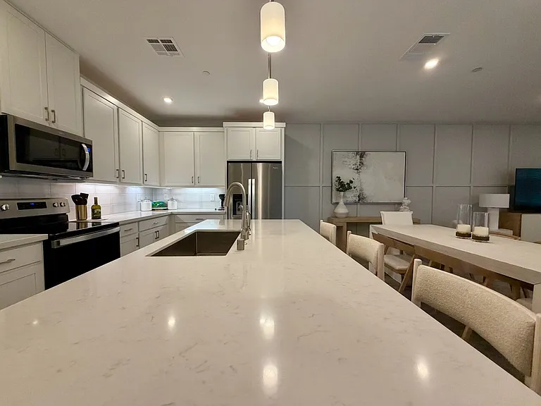 802 Royal Beekman St — Photo 14