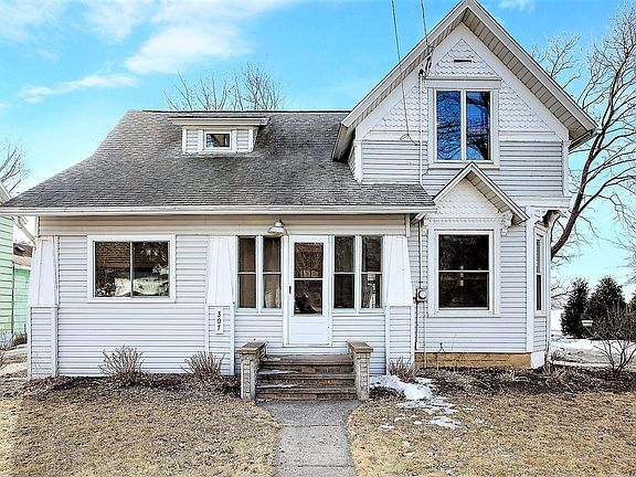 3rd image of 307 1st St N