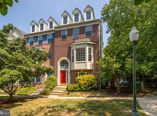 4075 Fountainside Ln, Fairfax, VA 22030