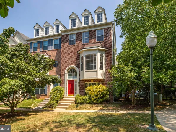 4075 Fountainside Ln, Fairfax, VA 22030