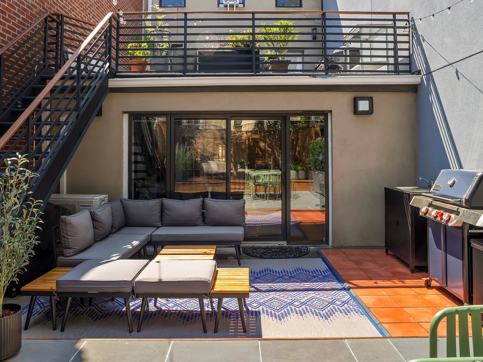 649 De Kalb Avenue — Photo 1