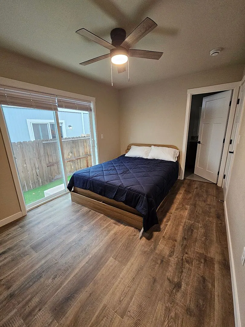 Cozy Furnished Downstairs Unit — Photo 4