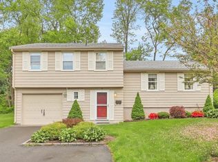 14 Blue Grass Dr, Middletown, CT 06457