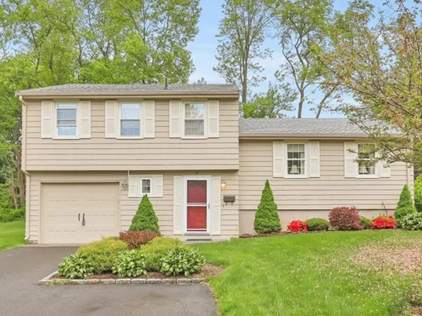 14 Blue Grass Drive, Middletown, CT 06457