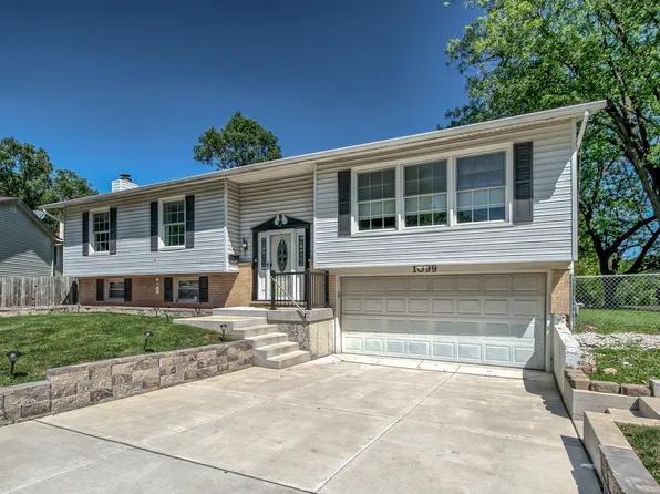 1099 Stratford Ln, Hanover Park, IL 60133