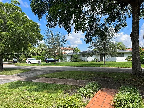 2nd image of 1304 San Remo Ave