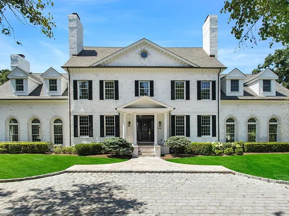 68 S Howells Point Rd, Bellport Village, NY 11713