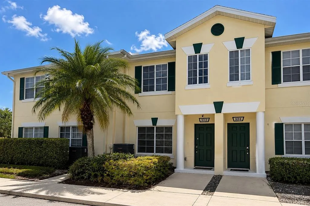 2 bed, 2.5 bath, 1429 sqft, $1,900 — Photo 1
