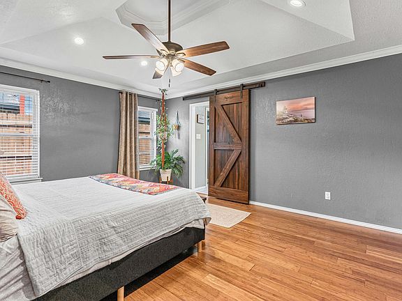 5th image of 3732 Clear Brook Cir