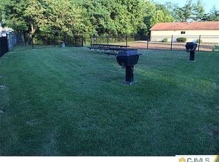 307 Cricket Ln, Woodbridge, NJ