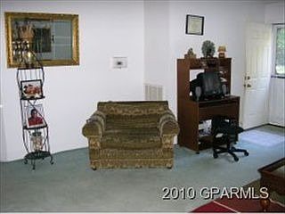 4th image of 303 River Hill Dr