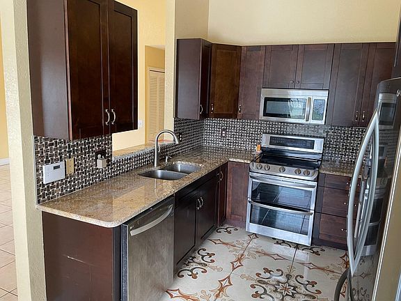 2nd image of 2750 Foxhall Drive E