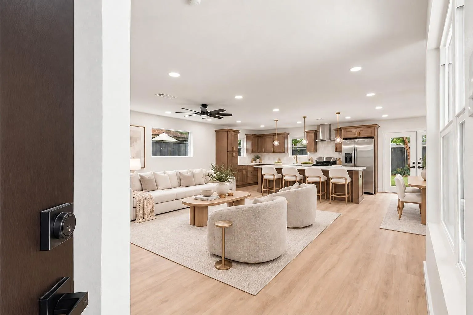3 bed, 2.0 bath, $3,500 — Photo 1