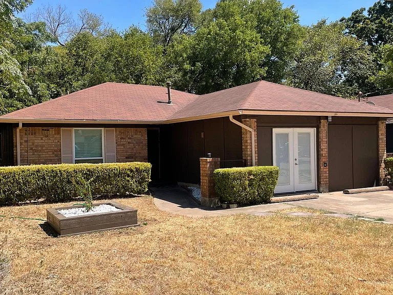 1107 Thurgood Cir — Photo 1