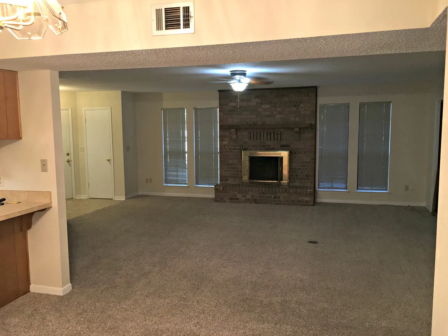 Spacious 2 Bedroom Unit Near Eglin Air Force Base! — Photo 3