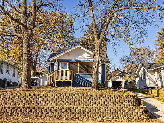 2nd image of 676 34th St