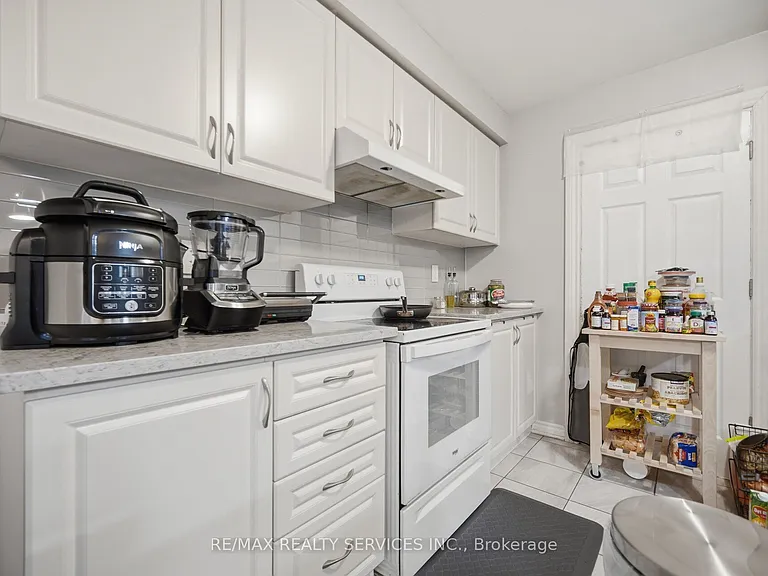 75 Benhurst Cres #UPPER — Photo 18