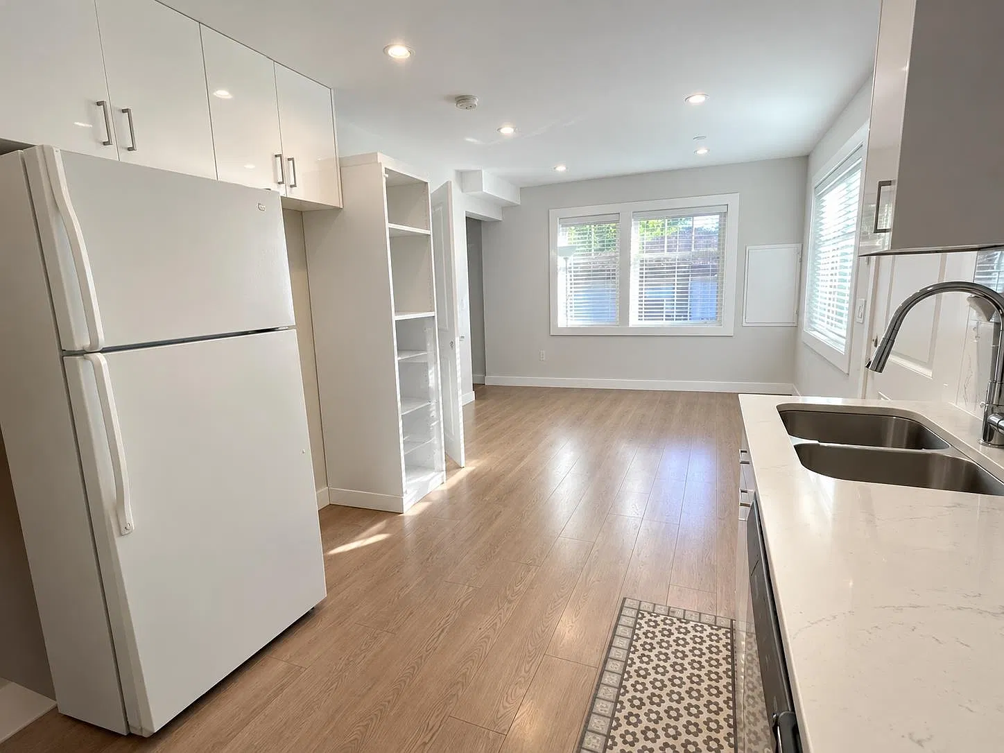 2 bed, 905 sqft, $2,600 — Photo 4