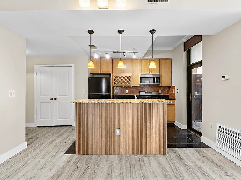 610 Newark St #4E — Photo 7