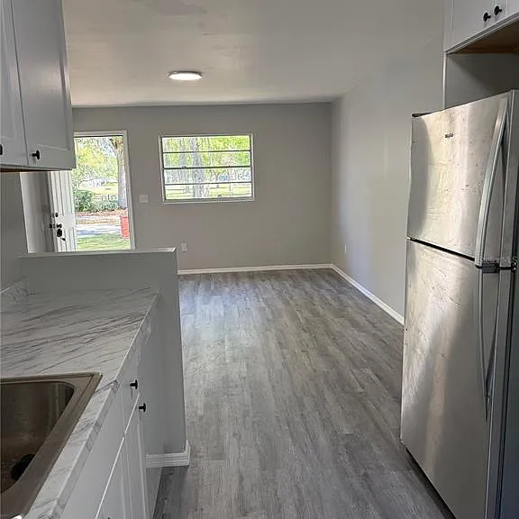 190 W Ventris Ave — Photo 14
