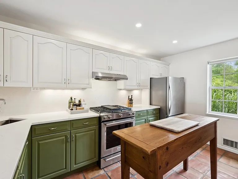 70 Mill Pond Ln — Photo 15