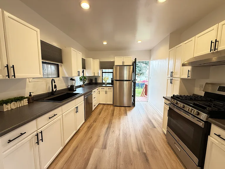 1235 S Longwood Ave #1235 — Photo 12