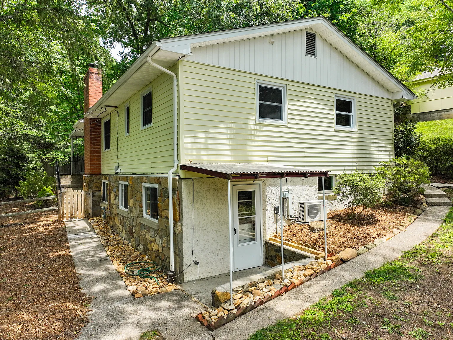11 Von Ruck Ct — Photo 2