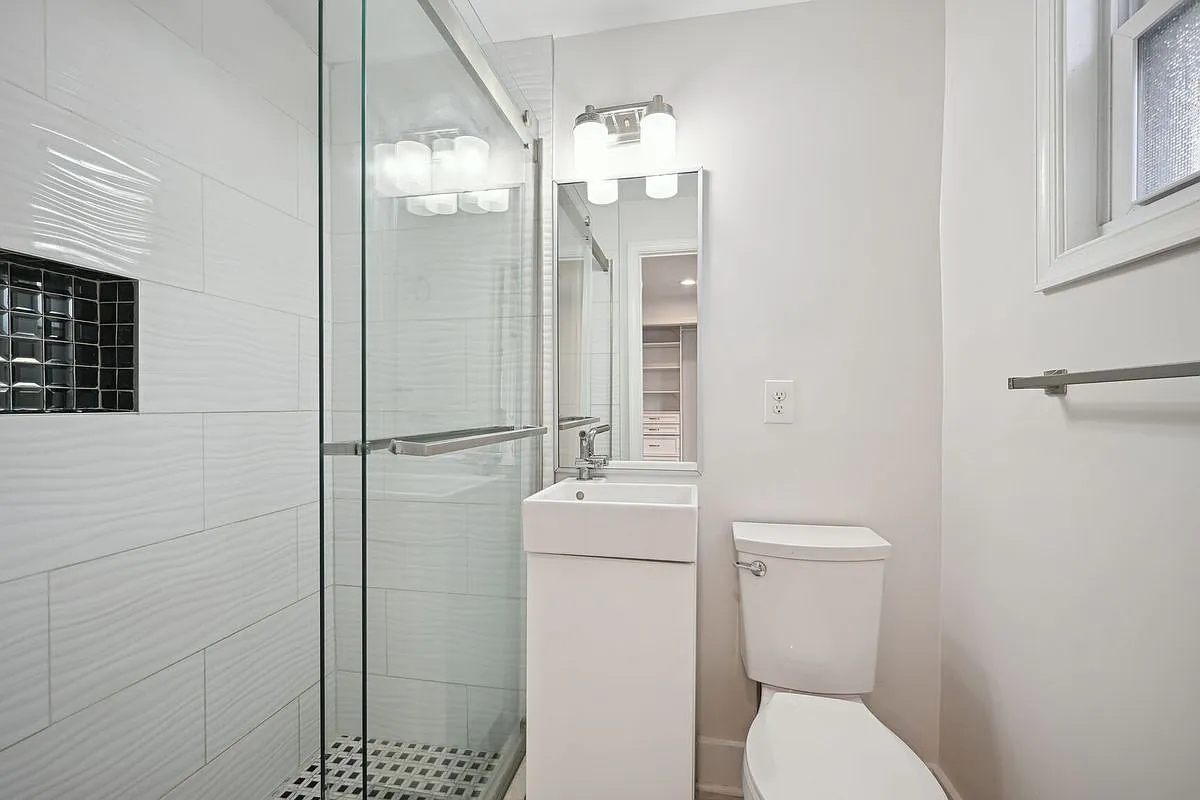 2 bed, 2.0 bath, 660 sqft, $1,887 — Photo 3