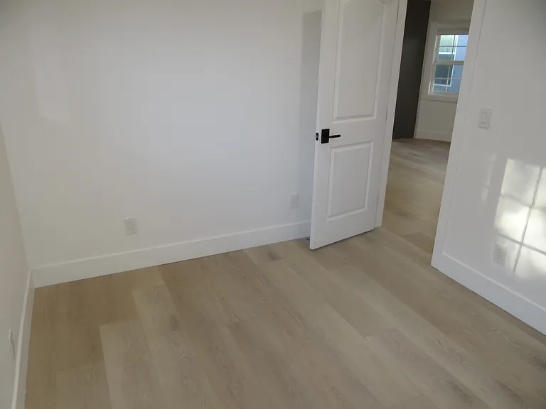 450 Rose Ave — Photo 17