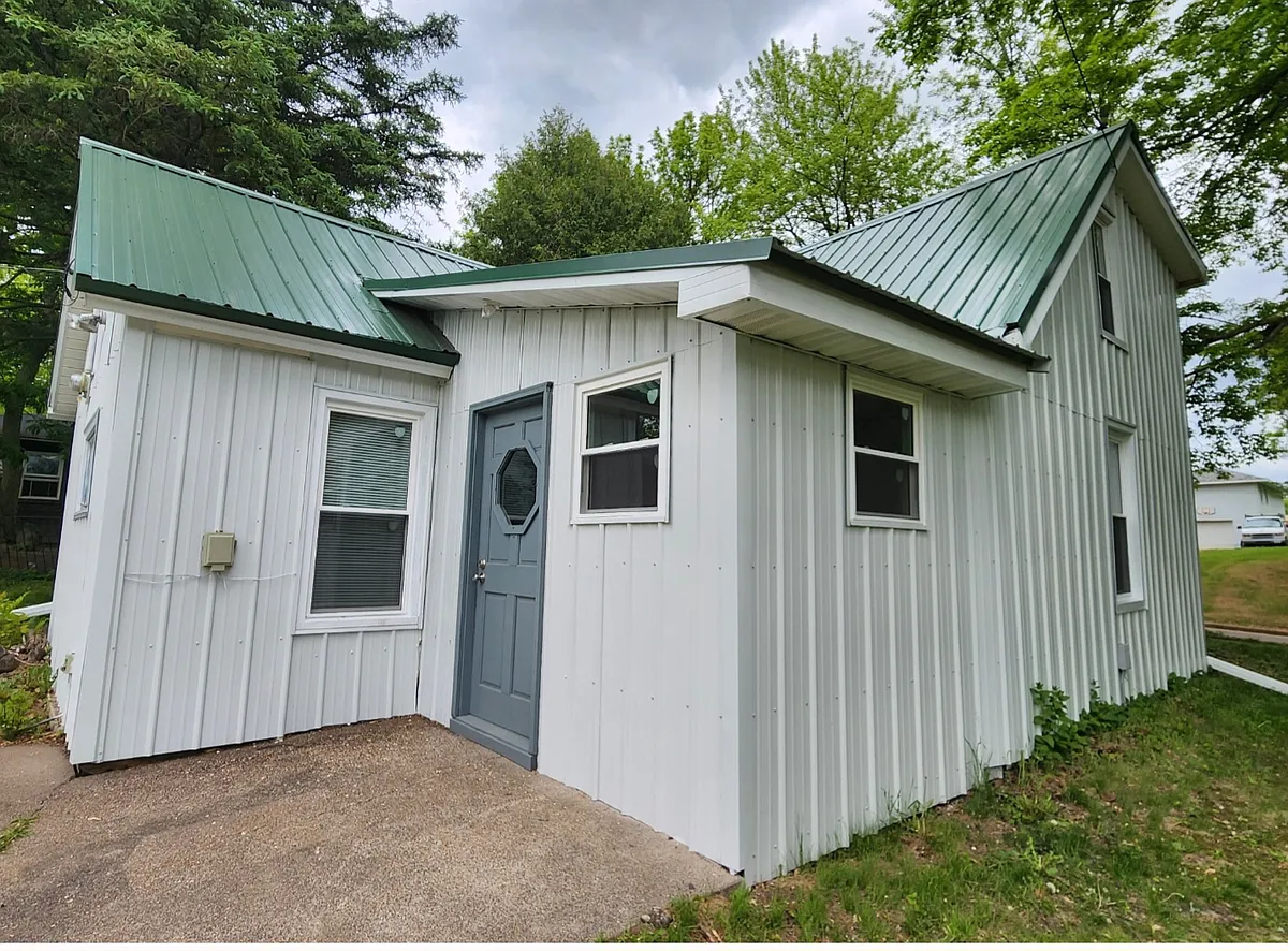 Building Photo - Polk Ave N