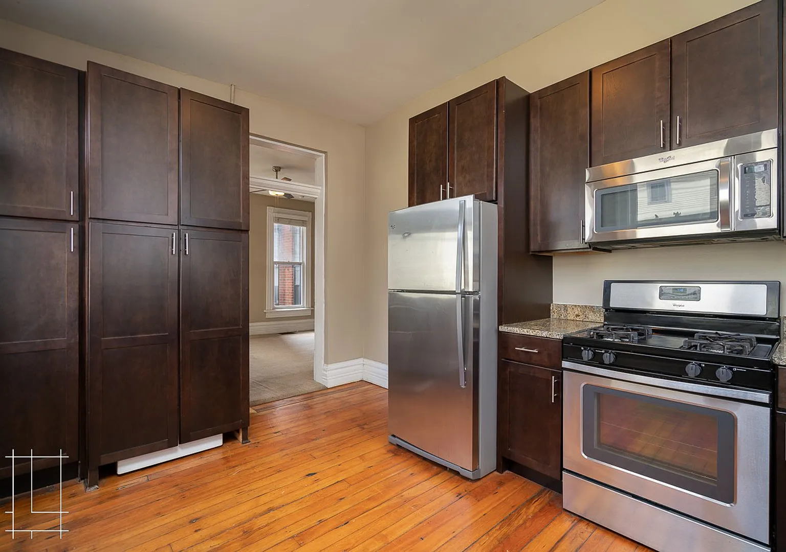 216 W. Hubbard Ave — Photo 1
