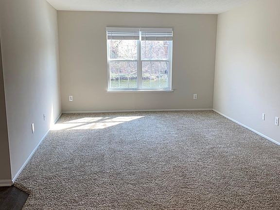 3rd image of 8940 Oak Village Blvd