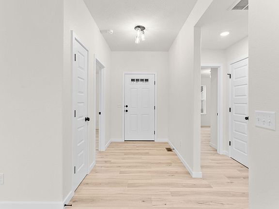 5th image of 3081 E Heritage Street