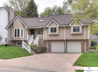 15605 Hickory St, Omaha, NE 68130