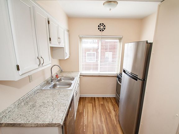 2nd image of 810 Ellison Ave APT 1