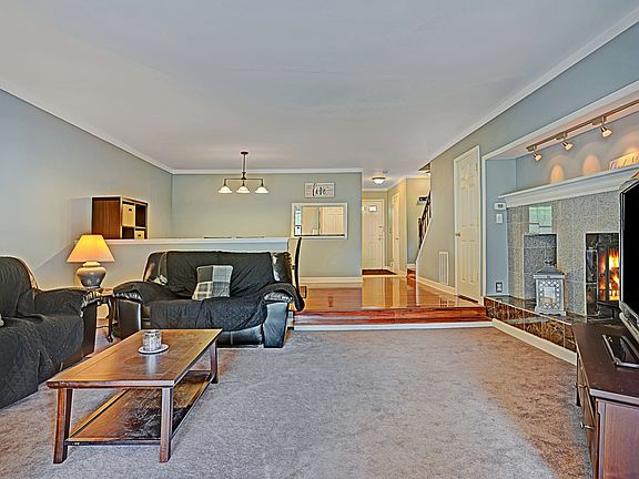 2nd image of 605 Brokaw Ct