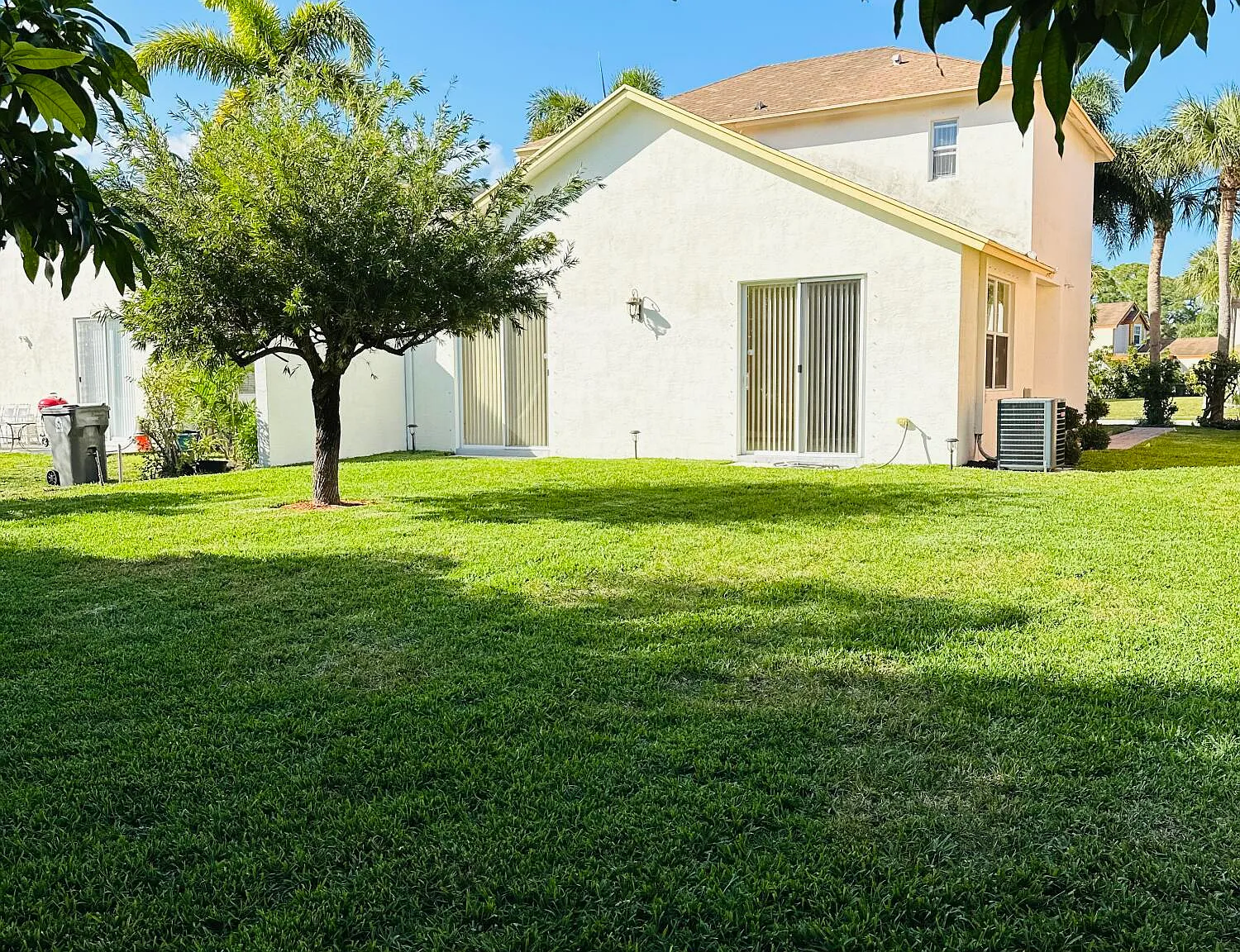 3 bed, 2.5 bath, 1837 sqft, $3,200 — Photo 3