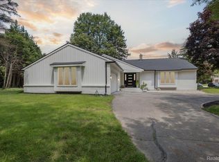 1047 Applegate Ln, East Lansing, MI 48823