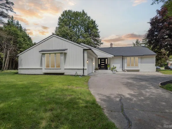 1047 Applegate Ln, East Lansing, MI 48823