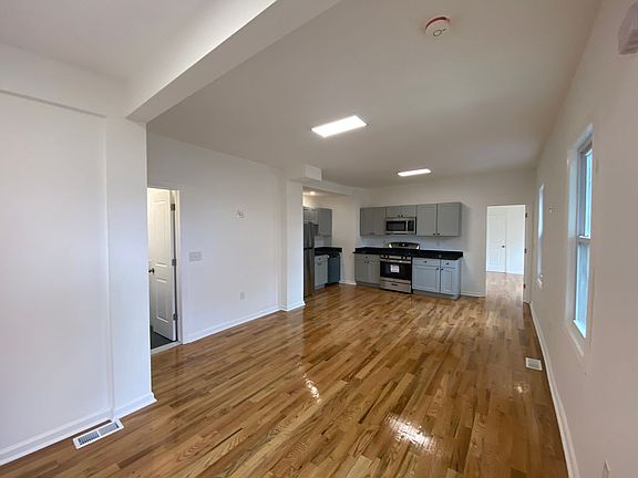 4th image of 301 Sunset Ave #3