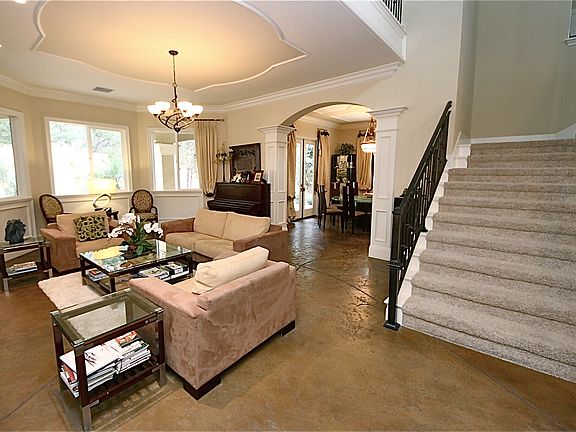 5th image of 2460 Sierra Dr