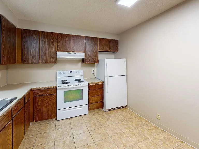 240 W Furnish Ave #12 — Photo 2