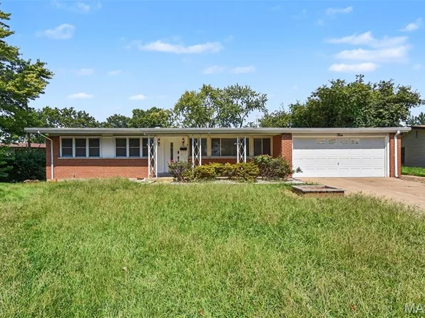 4 Colt Cir, Florissant, MO 63033