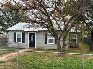 1106 10th St, Levelland, TX 79336