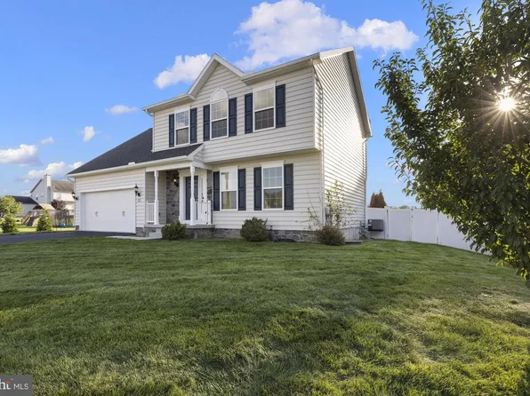 320 Friendly Dr, Hanover, PA 17331