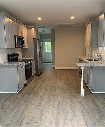 3rd image of 110 Melvin St