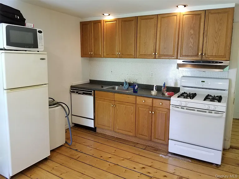 415 Myrtle Ave — Photo 5