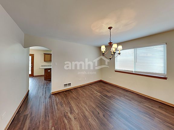 5th image of 902 Thorn Creek Dr